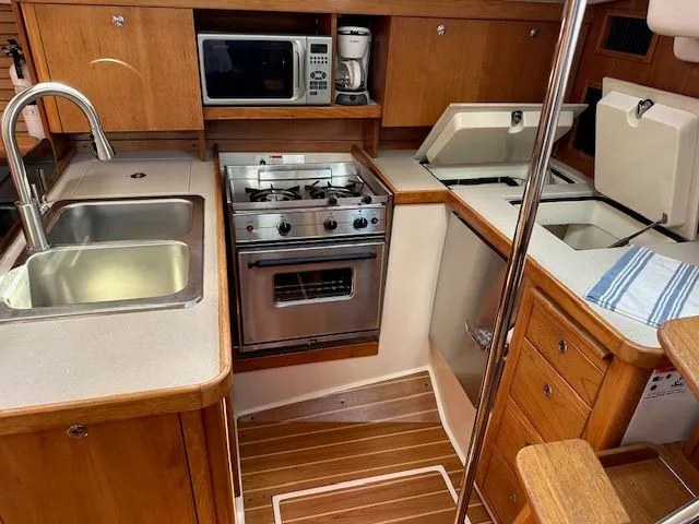 Slide: The Image of Catalina 350 MkII 2008 - 30