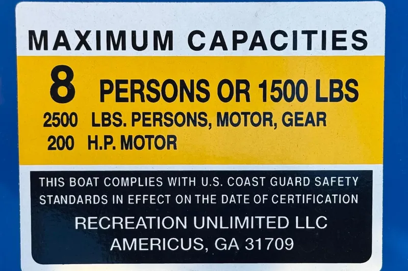 Slide: The Image of Maximum capacity label for Caravelle 22 Interceptor 2015, 8 persons or 1500 lbs. - 28