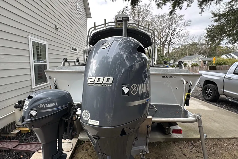 Slide: The Image of 2016 North River 21' Seahawk boat with Yamaha outboard motors parked beside a house. - 10