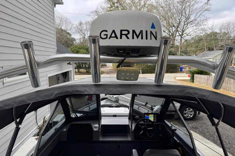Slide: The Image of 2016 North River 21' Seahawk boat with Garmin radar and rod holders. - 31