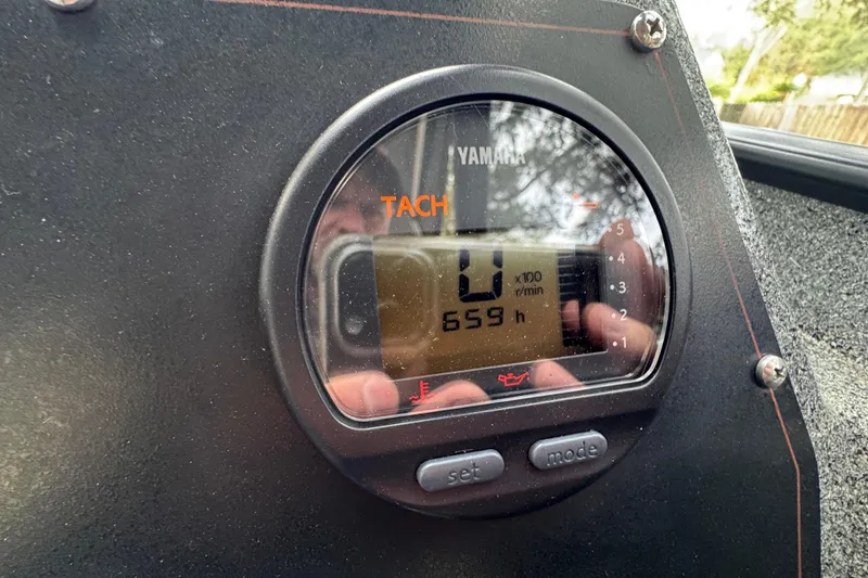 Slide: The Image of Yamaha tachometer on 2016 North River 21' Seahawk, displaying 659 hours. - 34