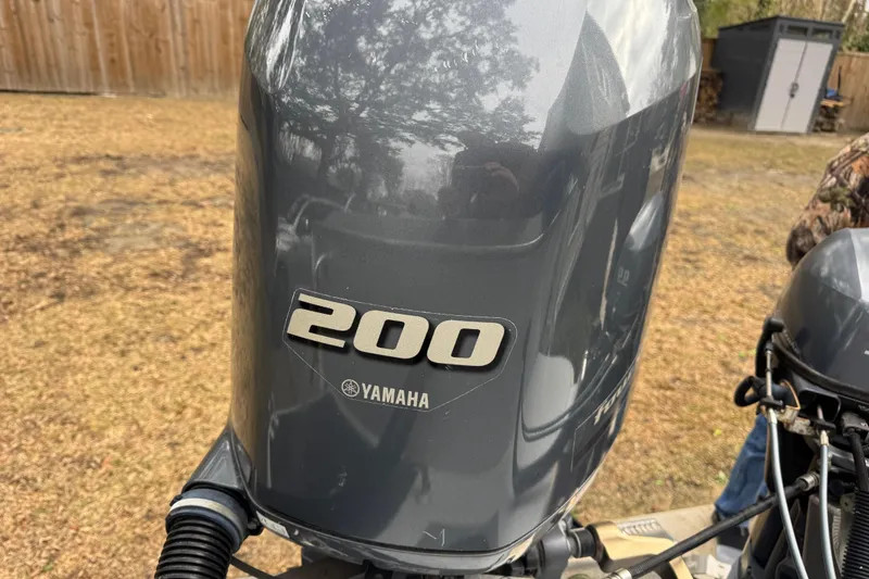 Slide: The Image of Yamaha 200 outboard motor on 2016 North River 21' Seahawk boat. - 43