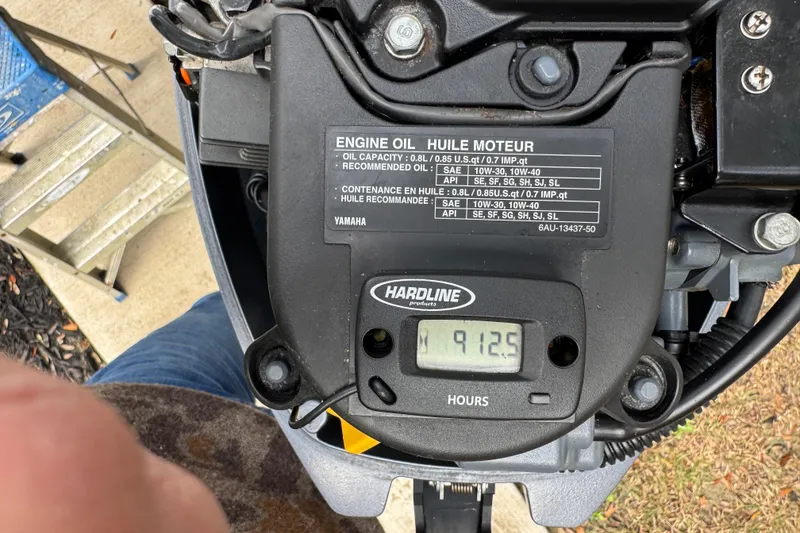 Slide: The Image of Engine hour meter reading 912.5 on 2016 North River 21' Seahawk boat. - 44