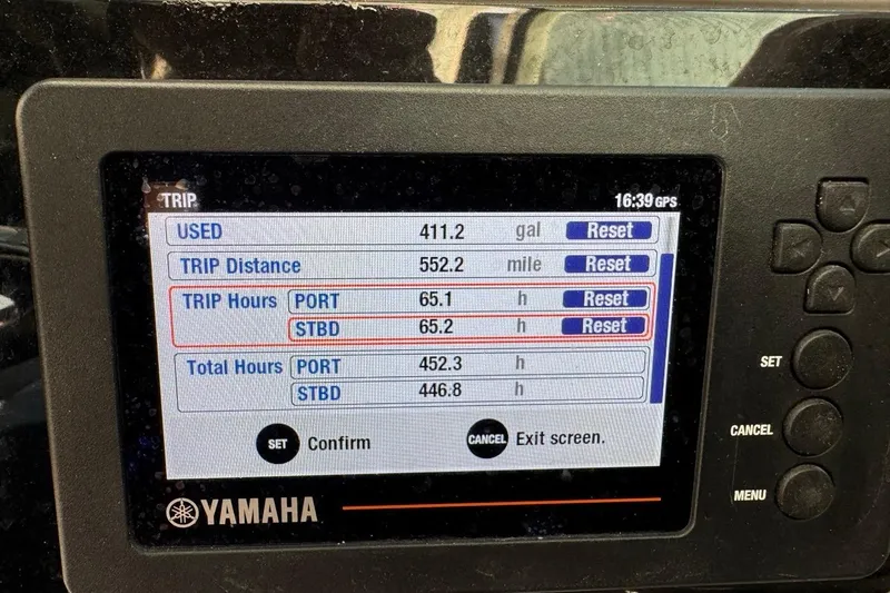 Slide: The Image of Yamaha display showing trip data for 2021 Robalo R317 Dual Console boat. - 70