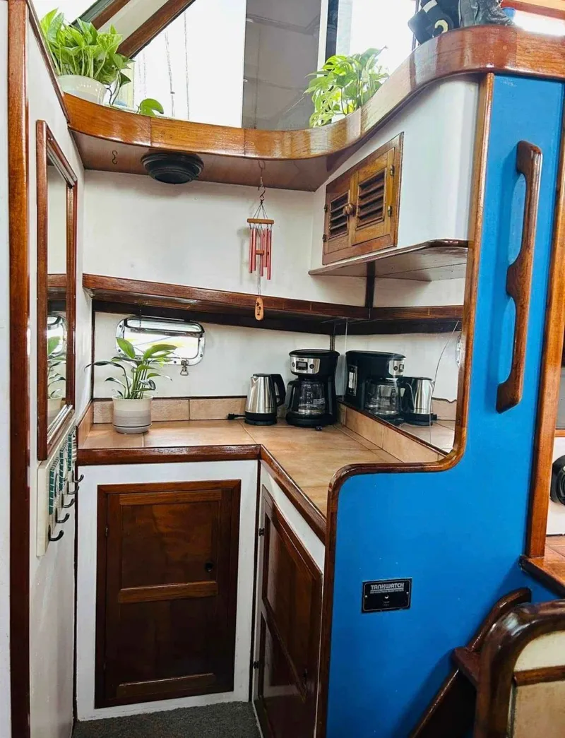 Slide: The Image of Marine Trader Sundeck Fb 1987 - 11