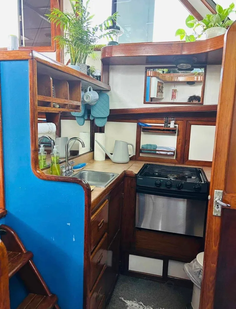 Slide: The Image of Marine Trader Sundeck Fb 1987 - 12