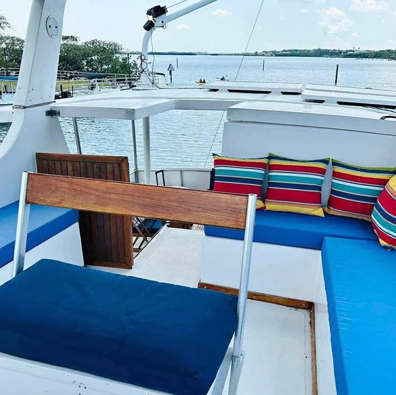 Slide: The Image of Marine Trader Sundeck Fb 1987 - 13