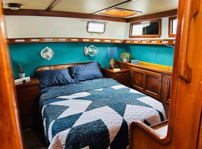 Slide: The Image of Marine Trader Sundeck Fb 1987 - 14