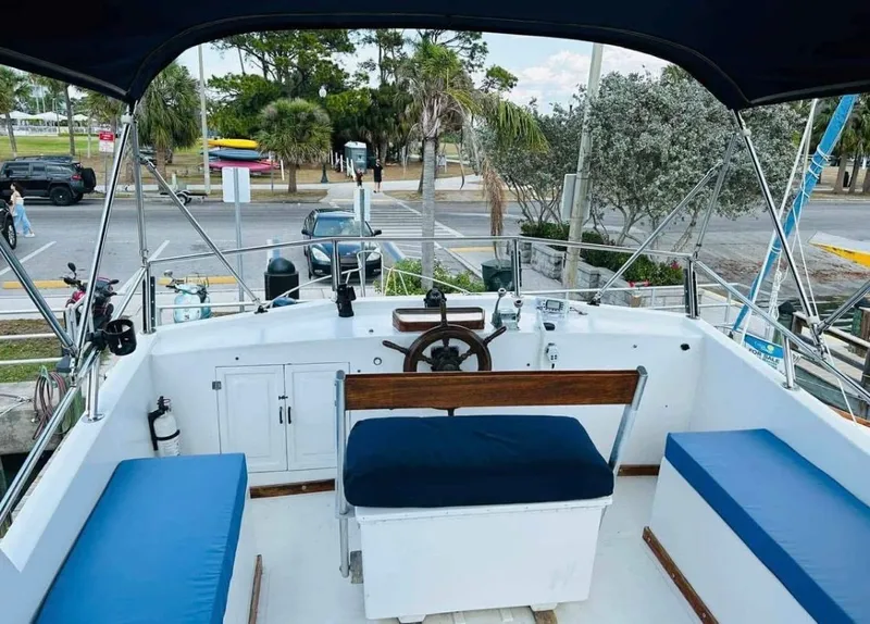 Slide: The Image of Marine Trader Sundeck Fb 1987 - 15