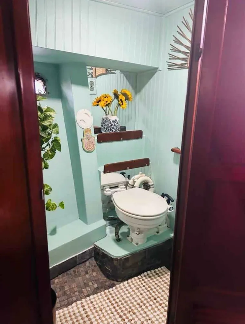 Slide: The Image of Marine Trader Sundeck Fb 1987 - 16