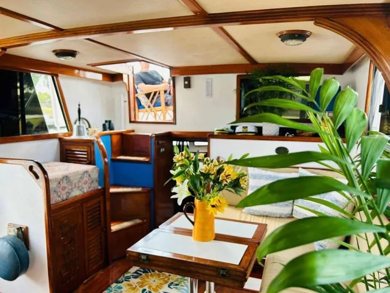 Slide: The Image of Marine Trader Sundeck Fb 1987 - 5