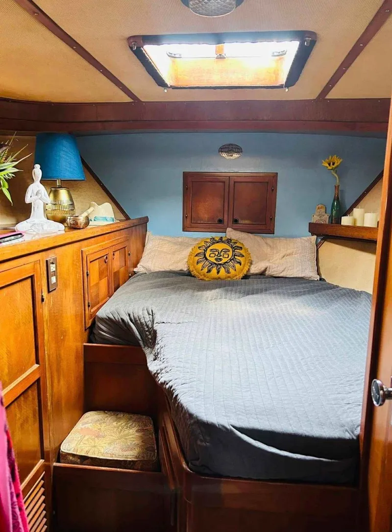 Slide: The Image of Marine Trader Sundeck Fb 1987 - 6