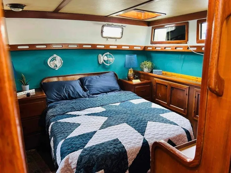 Slide: The Image of Marine Trader Sundeck Fb 1987 - 7