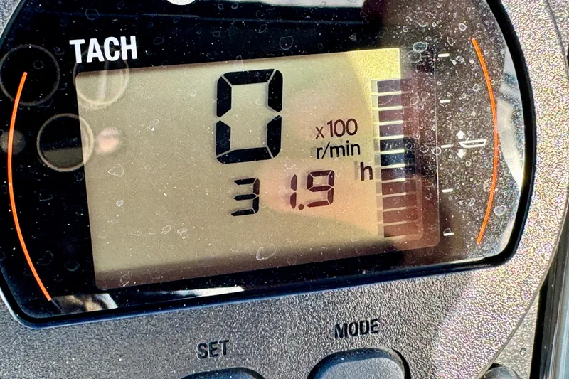 Slide: The Image of Tachometer display of 2023 Scout 177 Sport showing 31.9 hours. - 21