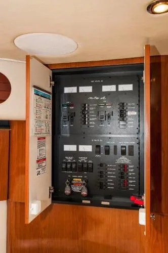 Slide: The Image of Sea Ray 38' Sundancer 2002 - 6