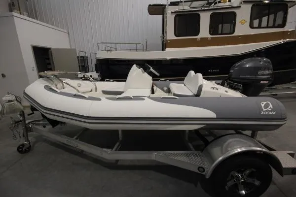 Slide: The Image of Zodiac Yachtline 380DL NEO 40hp In Stock 2016 - 5