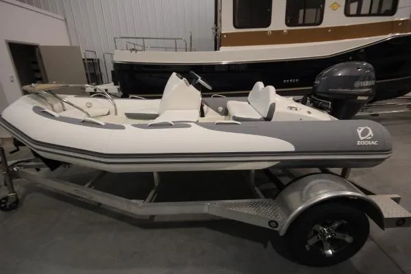 Slide: The Image of Zodiac Yachtline 380DL NEO 40hp In Stock 2016 - 6