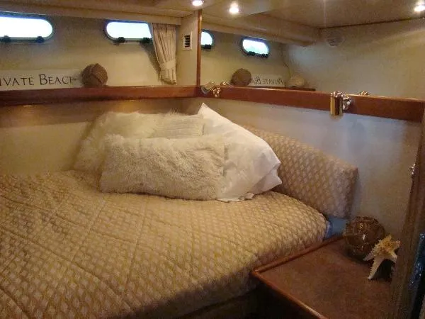 Slide: The Image of Bayliner 4788 Pilot House Motoryacht 1999 - 3
