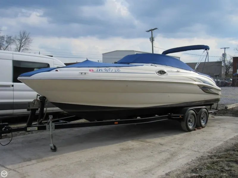 Slide: The Image of Sea Ray 240 Sundeck 2000 - 4