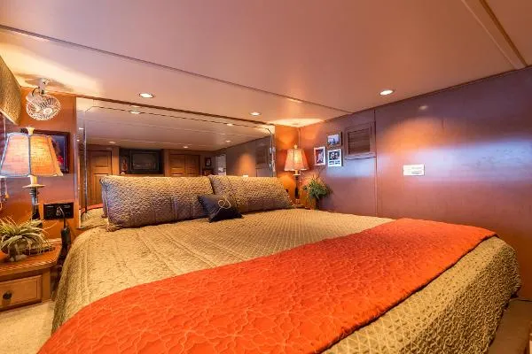 Slide: The Image of Sumerset Houseboat 20x77 2007 - 10