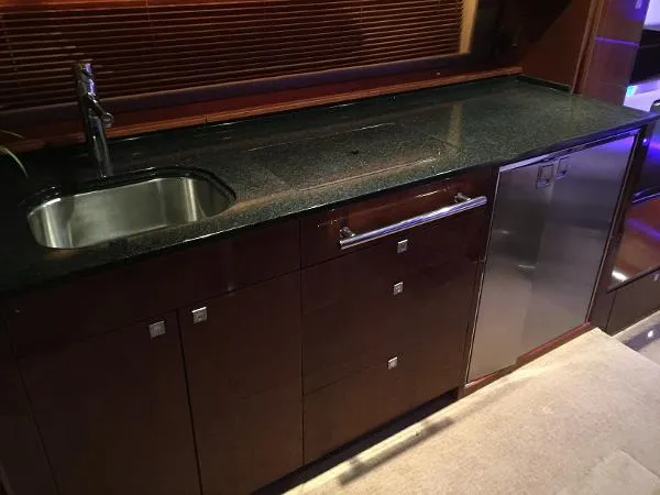 Slide: The Image of Sea Ray 450 Sundancer 2010 - 11