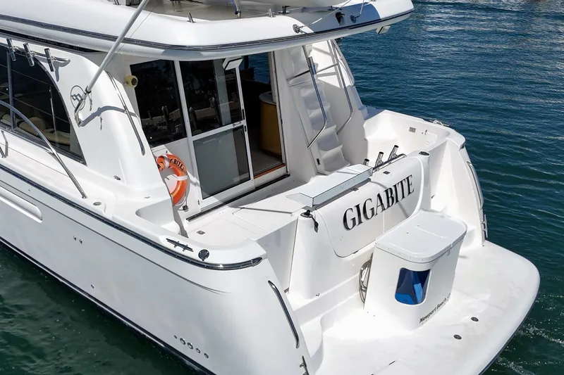 Slide: The Image of 2000 Bayliner 5788 Pilot House Motoryacht named "GIGABITE" on water. - 20