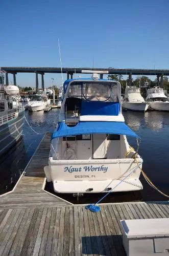 Slide: The Image of Bayliner 3988 Command Bridge Motoryacht 1998 - 3