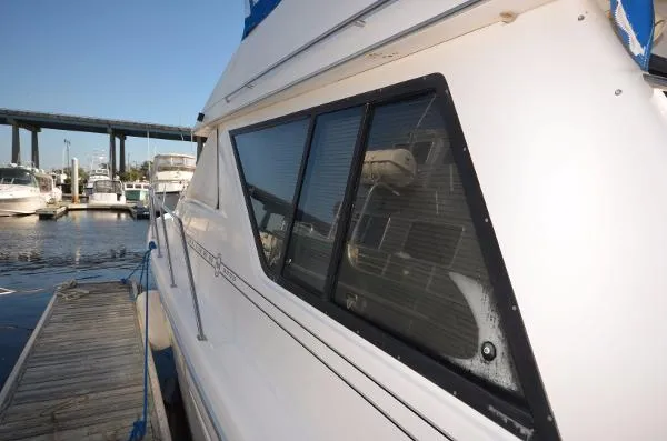 Slide: The Image of Bayliner 3988 Command Bridge Motoryacht 1998 - 5