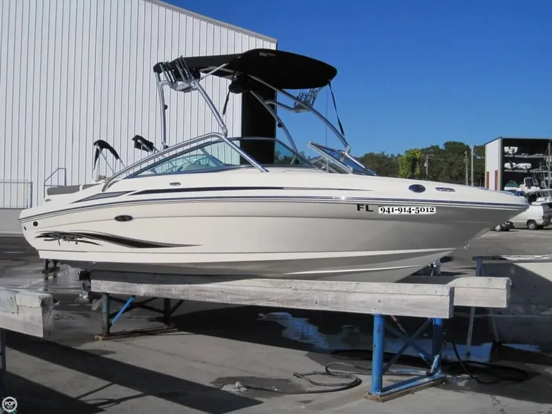 Slide: The Image of Sea Ray 205 Sport 2011 - 10