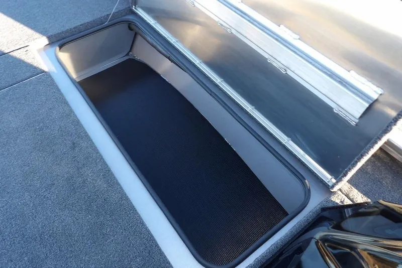 Slide: The Image of Mercury 115 Pro engine on Crestliner XFC 189, year 2026. - 28