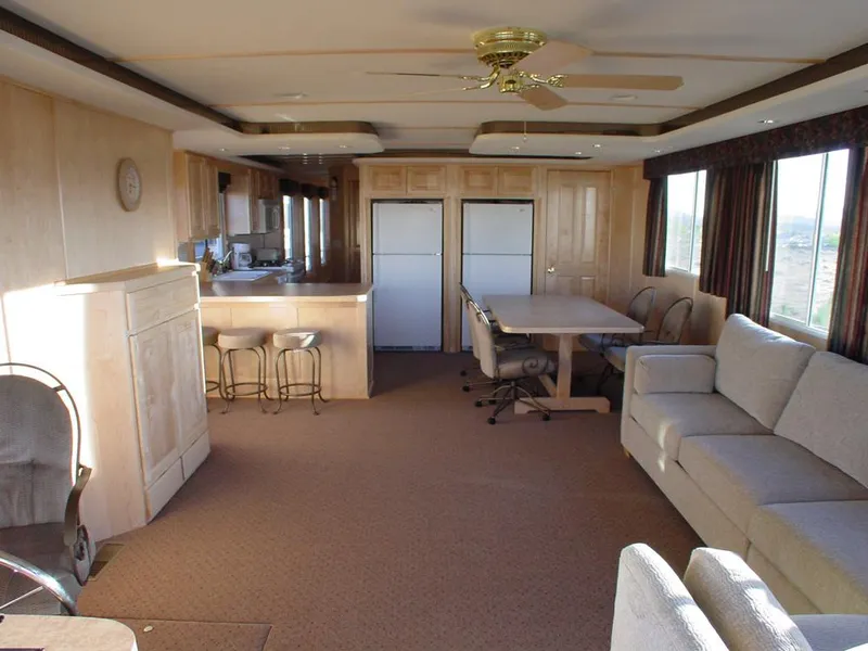 Slide: The Image of Salon & Galley - 3