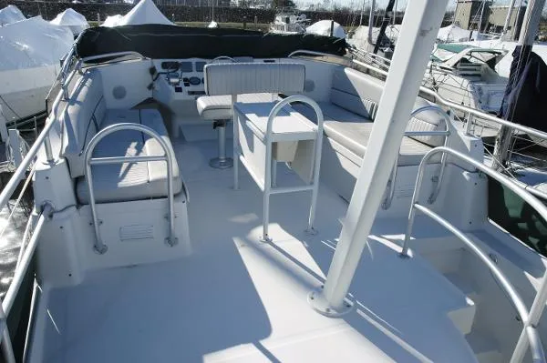 Slide: The Image of Mainship 390 2001 - 4