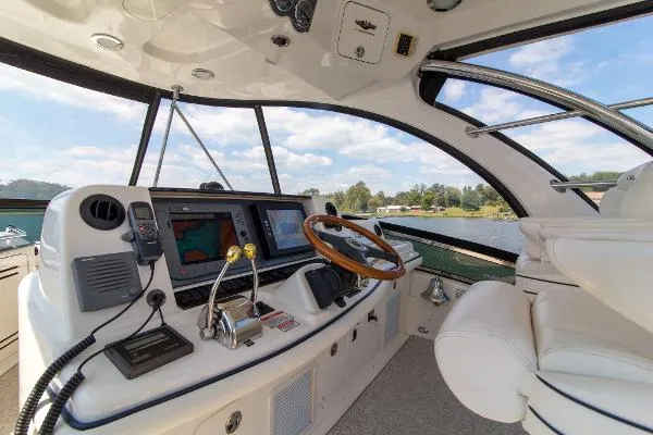 Slide: The Image of Sea Ray 500 Sedan Bridge 2005 - 11