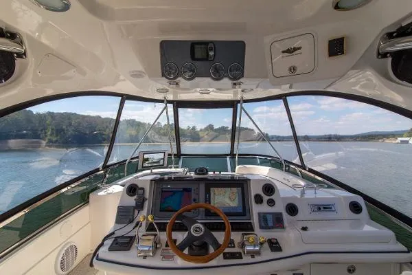 Slide: The Image of Sea Ray 500 Sedan Bridge 2005 - 9
