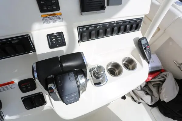 Slide: The Image of Boston Whaler 320 Outrage 2014 - 4