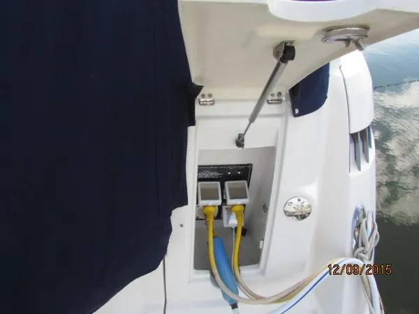 Slide: The Image of Monterey 320 Sport Yacht 2009 - 8