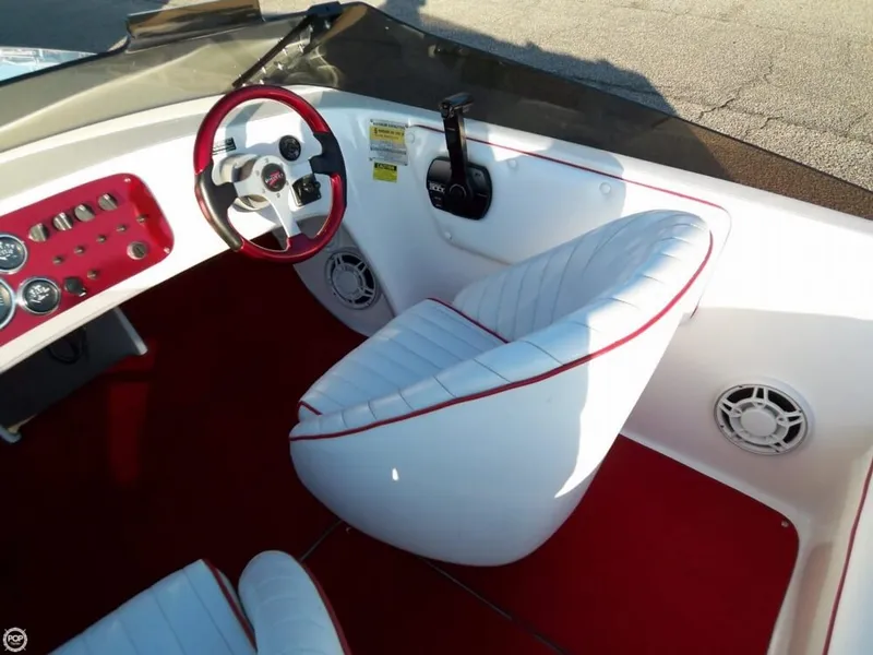 Slide: The Image of Donzi 22 Classic Speed Boat 1996 - 3