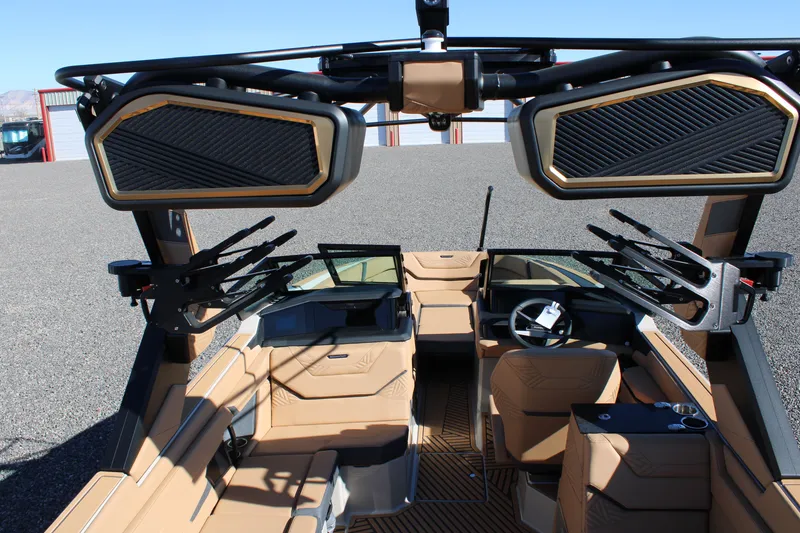 Slide: The Image of MasterCraft XStar 25 2026 - 13