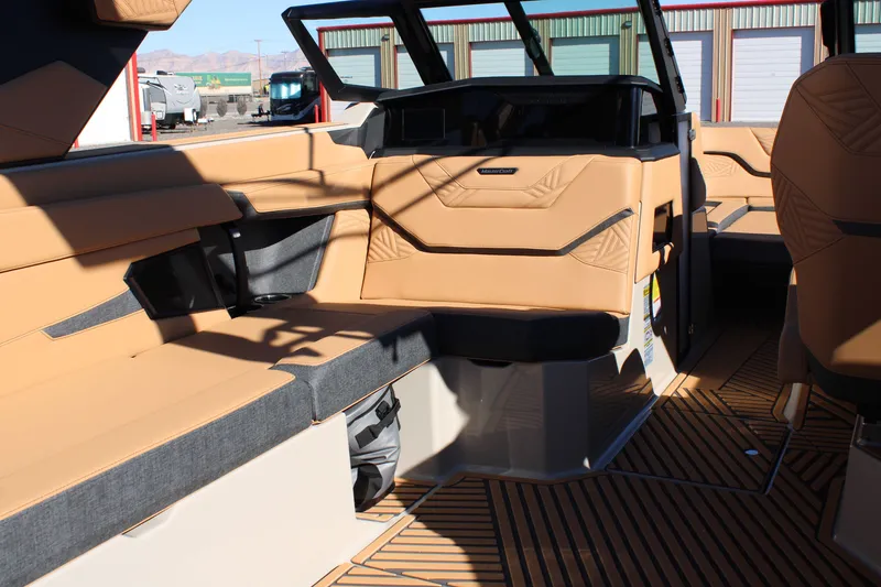 Slide: The Image of MasterCraft XStar 25 2026 - 15