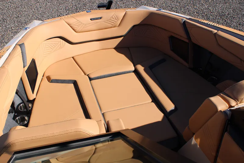 Slide: The Image of MasterCraft XStar 25 2026 - 16