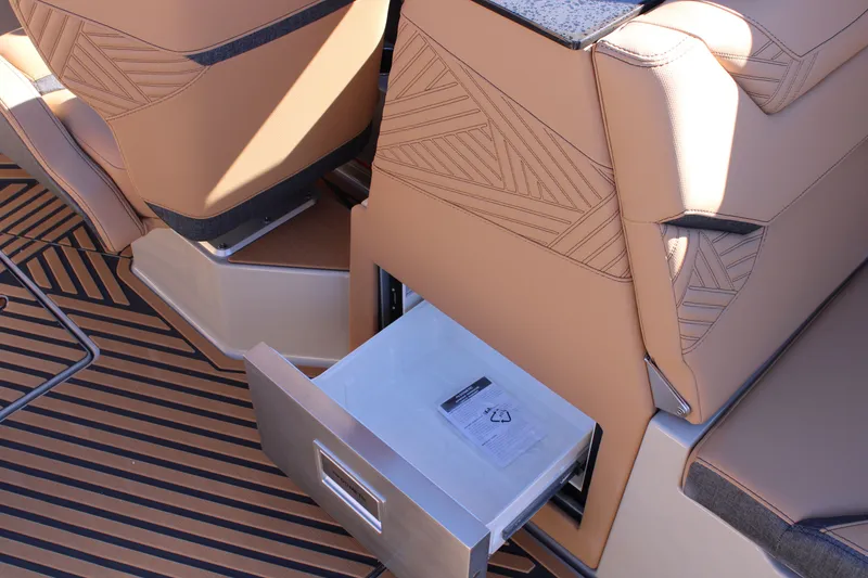 Slide: The Image of MasterCraft XStar 25 2026 - 7