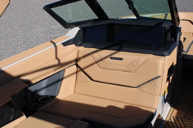 Slide: The Image of MasterCraft XStar 25 2026 - 8