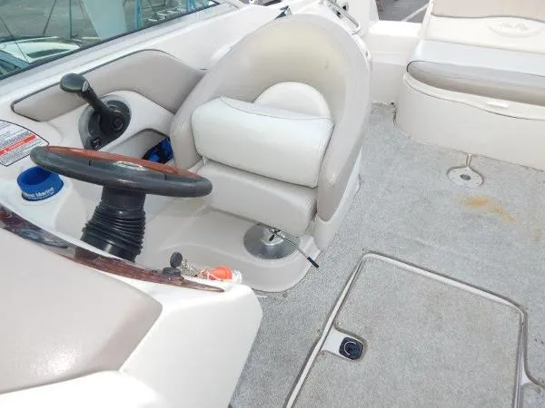 Slide: The Image of Sea Ray 240 Sundeck 2004 - 9