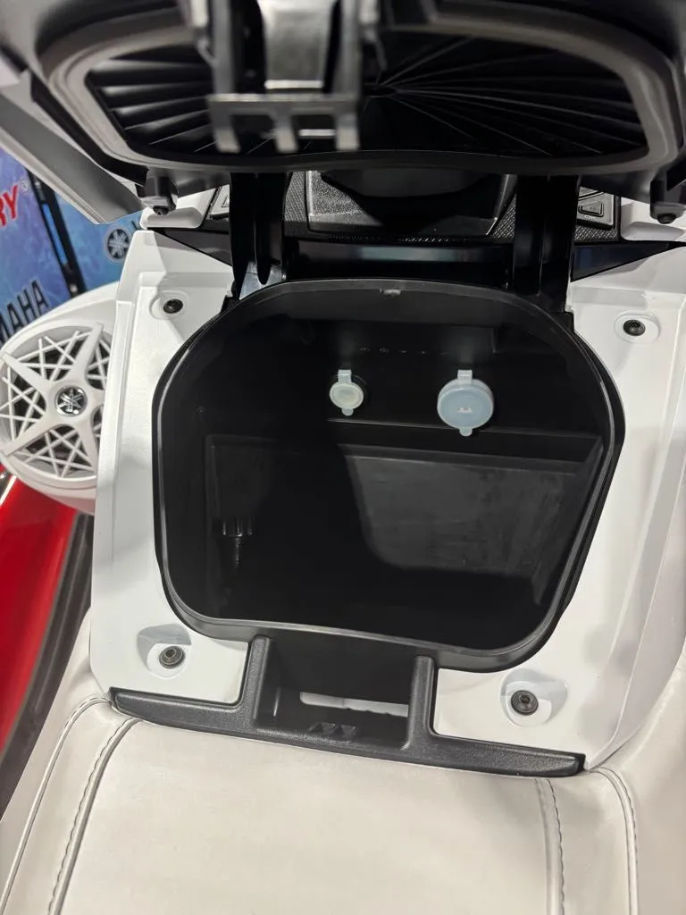 Slide: The Image of Yamaha VX Limited 2025 - 9