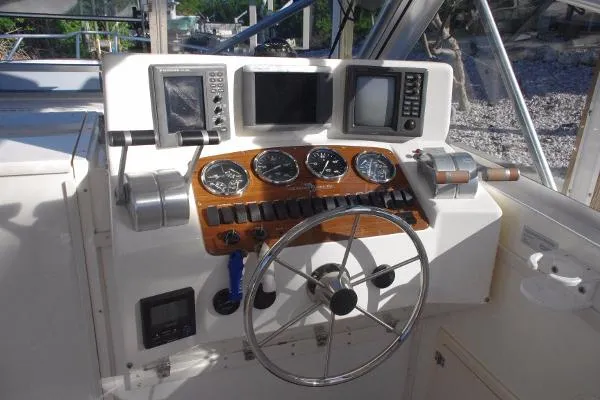 Slide: The Image of Albemarle 320 Express Fisherman 2001 - 2