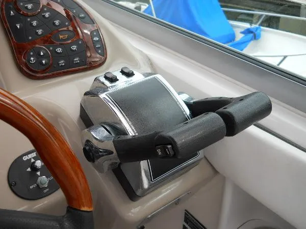 Slide: The Image of Sea Ray Sundancer 300 DA 2006 - 10