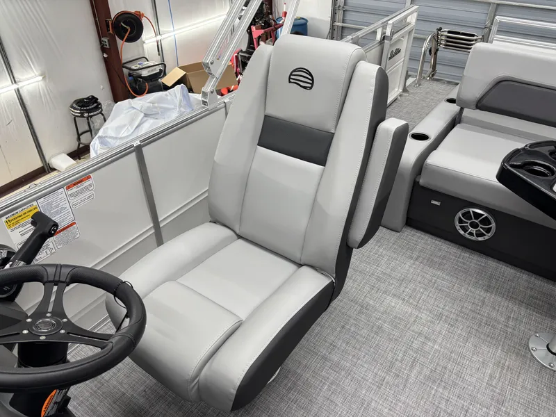 Slide: The Image of Sun Tracker Party Barge 22 RF XP3 2026 - 14