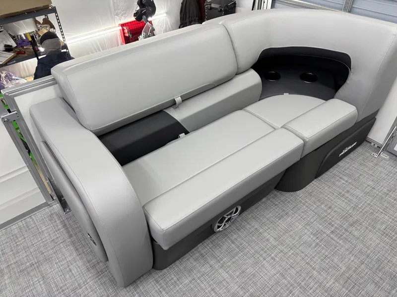 Slide: The Image of Sun Tracker Party Barge 22 RF XP3 2026 - 15