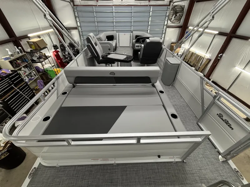 Slide: The Image of Sun Tracker Party Barge 22 RF XP3 2026 - 6