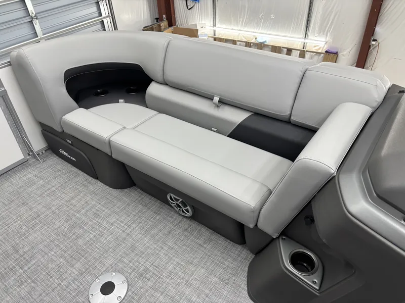 Slide: The Image of Sun Tracker Party Barge 22 RF XP3 2026 - 8